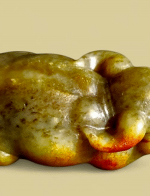 漢玉 卧 牛（仿製品）